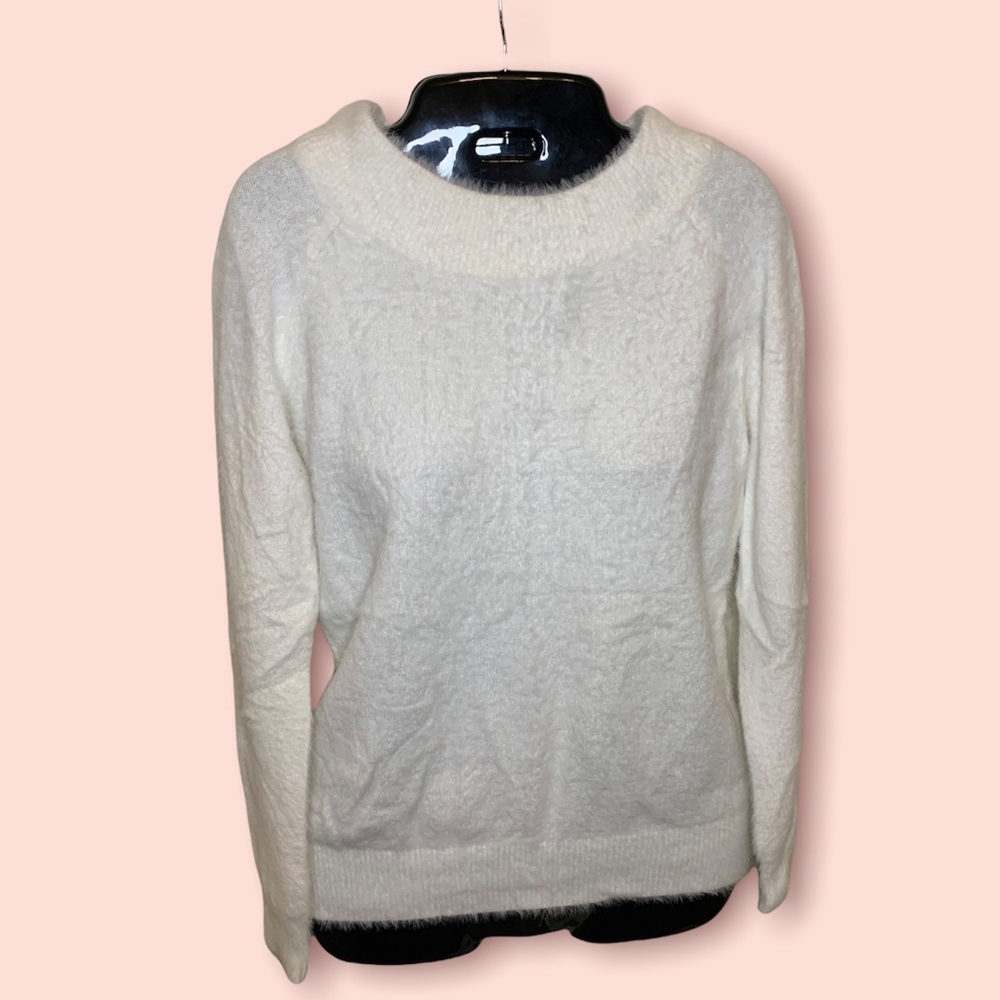 🛑SOLD🛑NWOT SheIn Eyelash Fuzzy Sweater in White Size M
